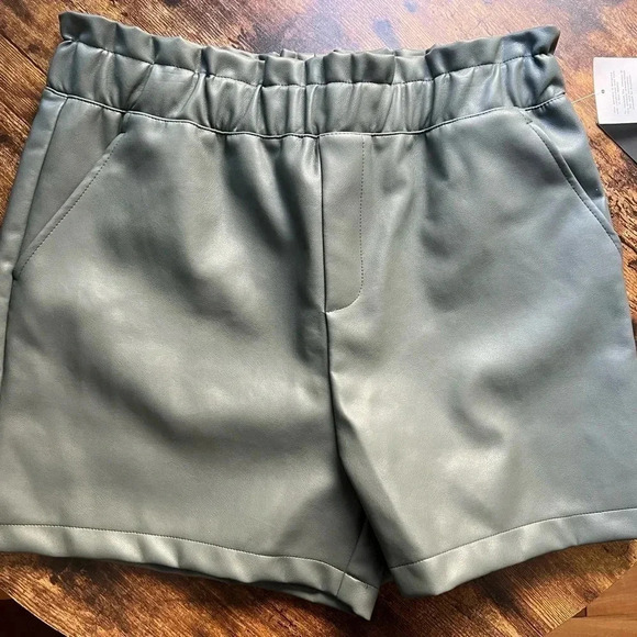 BUNDLE: (1) Bagatelle pleather shorts, (1) Shein tee, (1) wood heart earrings - Picture 2 of 16